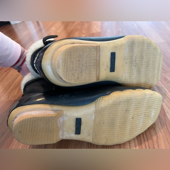 Sperry Top-Sider Black Boots with Cream Fur Lining - Picture 11 of 14